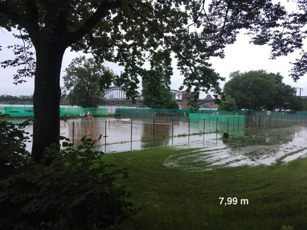 Tennisplätze bei Wasserstand 7,99 m